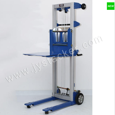 Operação e precauções de elevação manual de material